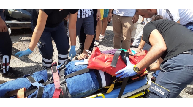 Otobüsle çarpışan otomobil hurdaya döndü: 1 yaralı