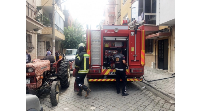 4 katlı binanın çatısında çıkan yangın korkuttu