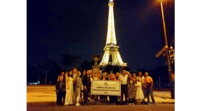 Ahmetli Belediyesi kafilesi Paris'te
