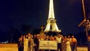 Ahmetli Belediyesi kafilesi Paris'te