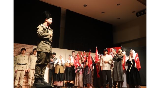‘Küllerinden Doğan Kasaba’ ayakta alkışlandı