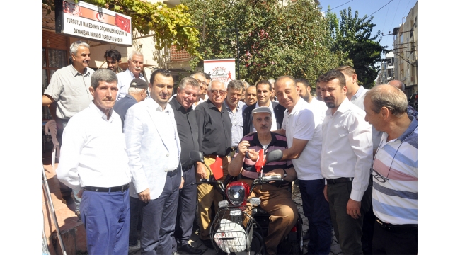 Mak – Göç Derneğinin aşure hayrında Hasan Amca'nın yüzü güldü