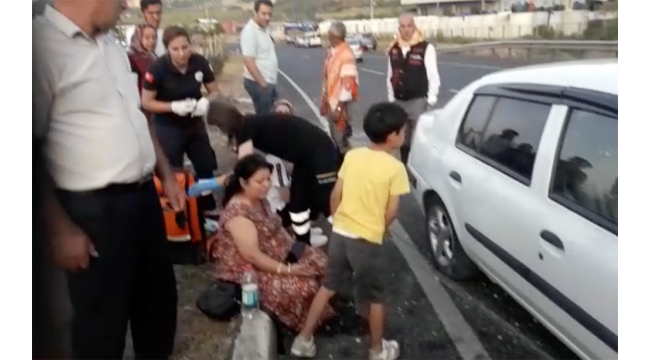 Otomobil orta refüje çarptı: 6 yaralı