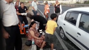 Otomobil orta refüje çarptı: 6 yaralı