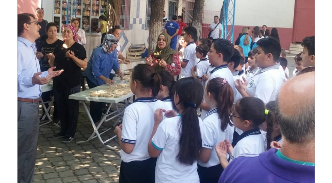 Şadi Turgutlu Ortaokulu'nda aşure dayanışması