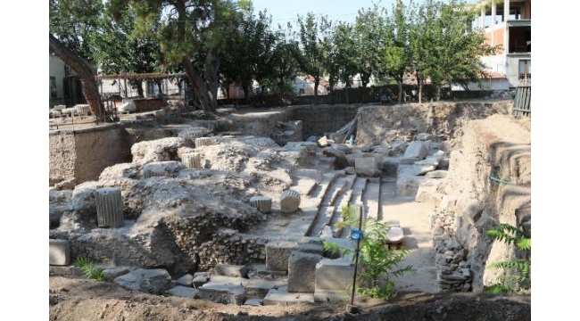 Thyateira kazılarında tapınak ve 67 mezar ortaya çıkarıldı