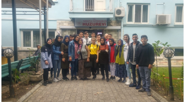 Ahmetli İmam Hatip Lisesi öğrencilerinden örnek davranış