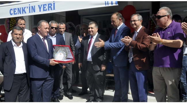 Başkan Vatansever'in yeni iş yeri yoğun katılımla açıldı