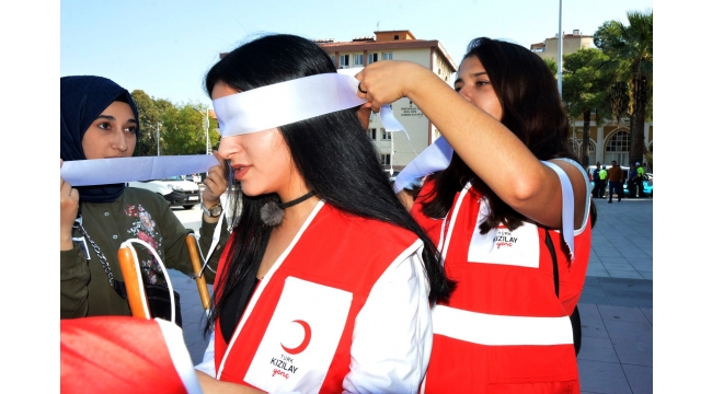Beyaz bastonlular günlerine kendileri sahip çıktı