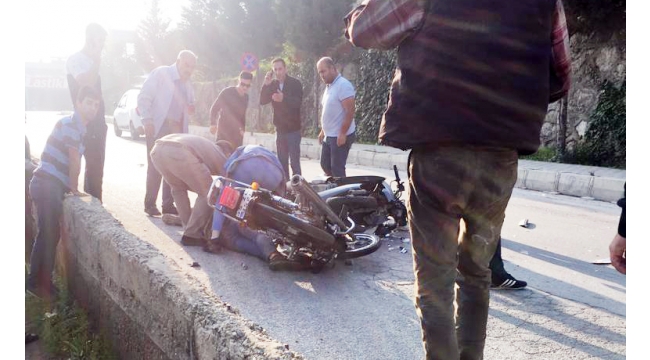 İki motosikletli çarpıştı: 1'i ağır 2 yaralı
