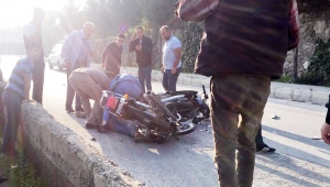 İki motosikletli çarpıştı: 1'i ağır 2 yaralı