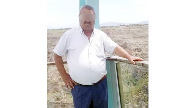 Kendini çam ağacına astı !