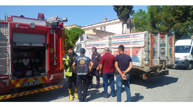 Park halindeki kamyondan çıkan dumanlar korkuttu