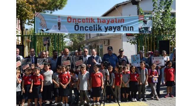 Turgutlu'da 'yaya geçidi nöbeti' farkındalık etkinliği