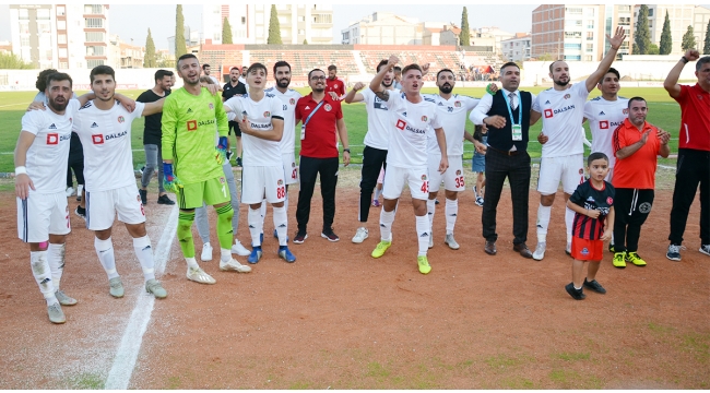 Turgutluspor zirve yarışını bırakmıyor