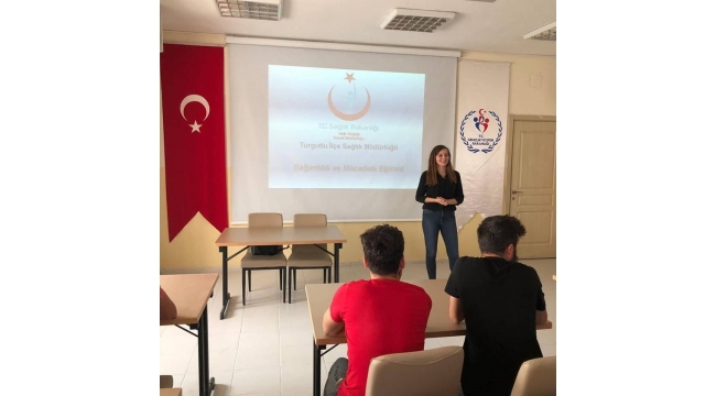 Üniversiteli öğrencilere "Bağımlılıkla Mücadele" eğitimi