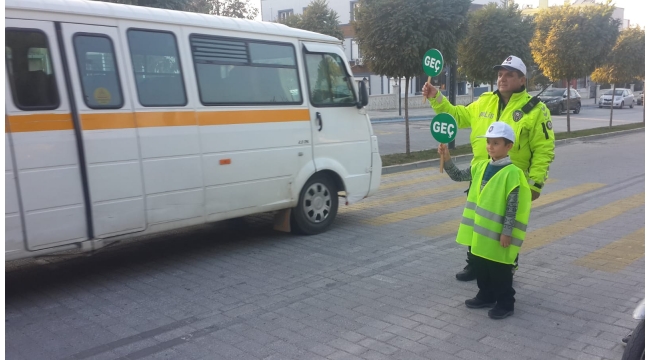 Ara tatil ödevini polis amcalarıyla tamamladı