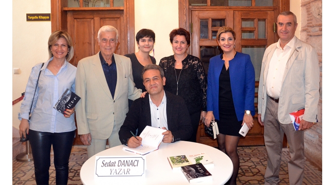 Eğitimci - Yazar Danacı’nın imza ve söyleşi günü ilgi gördü