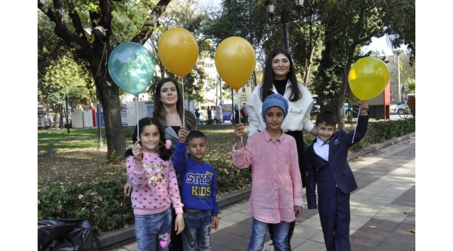 İlçe Sağlık Müdürlüğü çocukları balonla sevindirdi