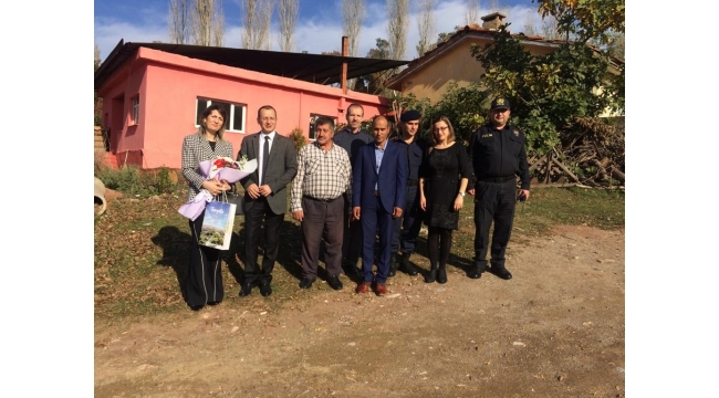 Kaymakam Yılmaz ve eşinden şehit Kaygısız'ın ailesine ziyaret