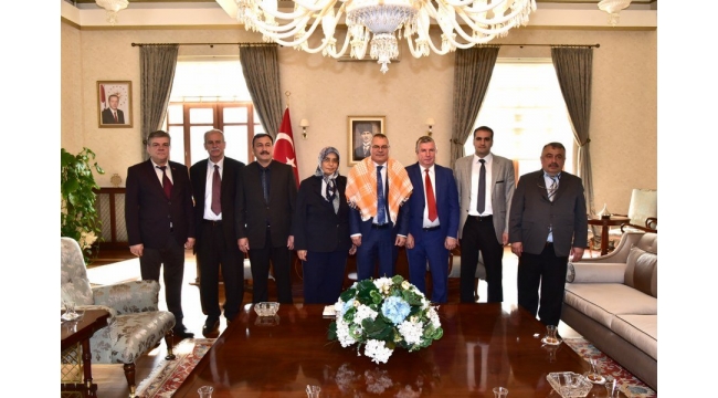 Turgutlu Hemşeri Dernekleri Vali Deniz'i ziyaret etti