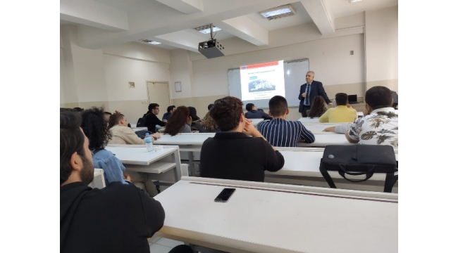 Turgutlu MYO öğrencilerine 'Erasmus Yurtdışı Hareketliliği' bilgilendirmesi