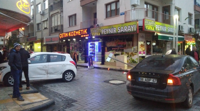 Trafik kazası güvenlik kamerasında (TIKLA-İZLE)