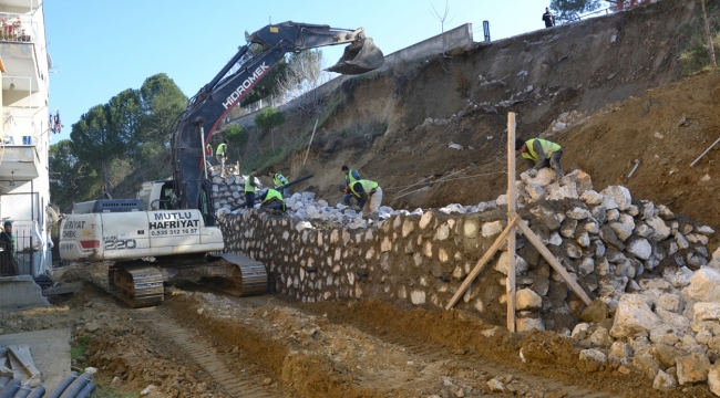 İstinat Duvarının Yapımına Başlandı