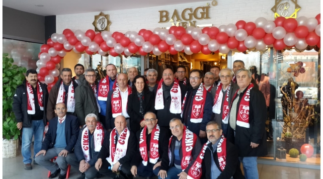 Manisa futbol saha komiserleri Baggi Tekstil'den giyindi