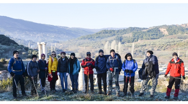 Olympos Dağcılık 16. Etkinliğini Sart Kalesi ve Çamur Hamamı Kaplıcaları Parkurunda Gerçekleştirdi