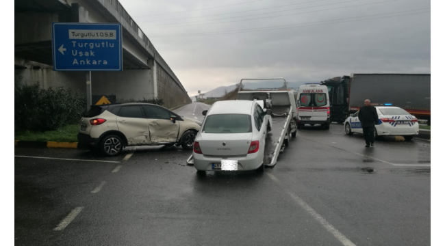 İki otomobil çarpıştı: 1 yaralı