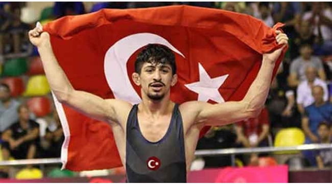 Milli güreşçi Kerem Kamal yine ülkeye gurur yaşattı
