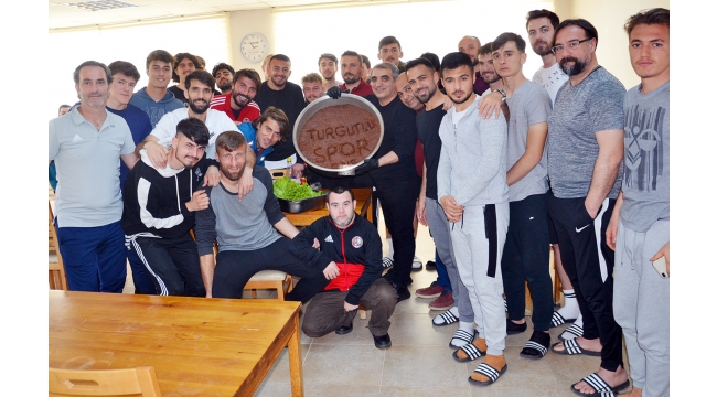 Turgutluspor'da çiğ köfte ziyafeti