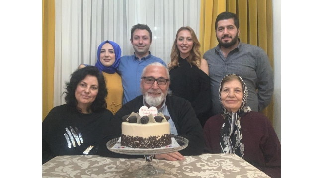 64 yaşında 16.doğum gününü kutladı