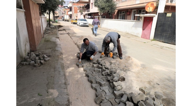 Belediye'den arazi düzeltme ve parke tamirat çalışması