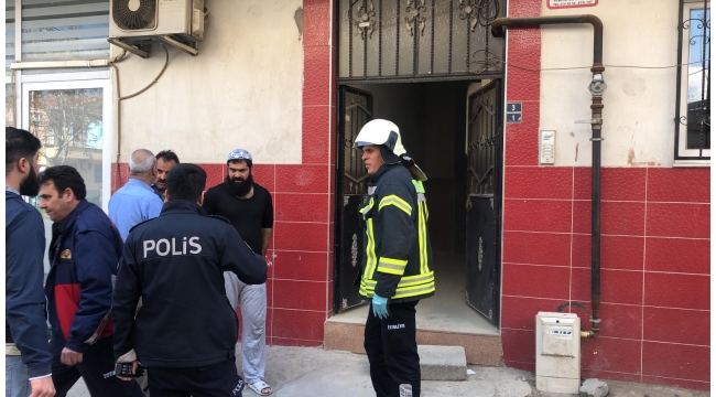 Elektrik panosu yangını apartman sakinlerini korkuttu