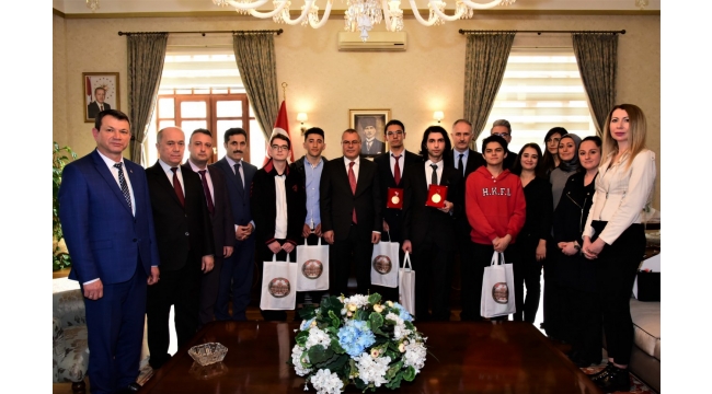 Halil Kale'nin başarılı öğrencileri ödüllendirildi