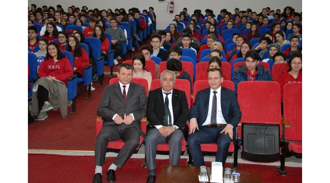 Kaymakam Yılmaz, Halil Kale öğrencileriyle söyleşi yaptı