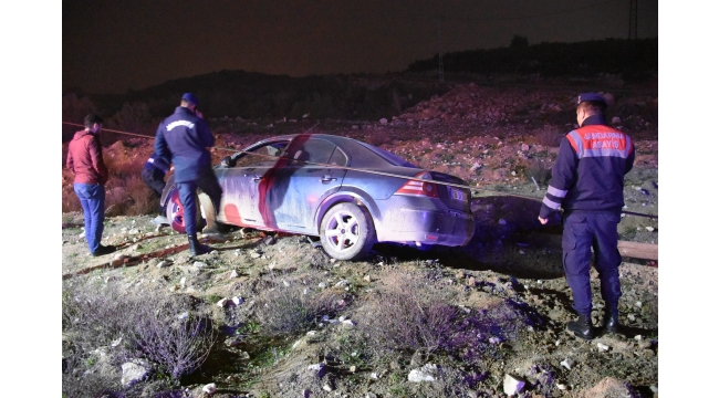 Kaza yaptığı otomobilini olay yerinde bırakıp kaçtı