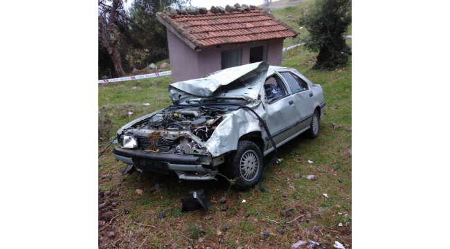 Otomobil şarampole devrildi: 1 ölü, 2 ağır yaralı