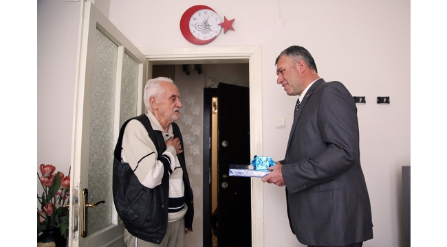 Polis, kötü davrandığı yaşlı adamdan özür diledi