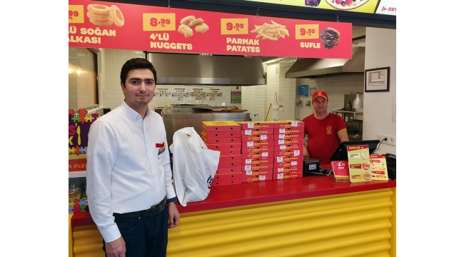 Terra Pizza'dan sağlık personellerine pizza ve tatlı ikramı