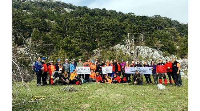 Zirve dağcıları Gelin Dağı'nda buluştu