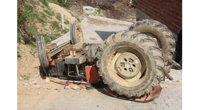 13 yaşındaki çocuğun kullandığı traktör devrildi, 7 yaşındaki kardeşi öldü