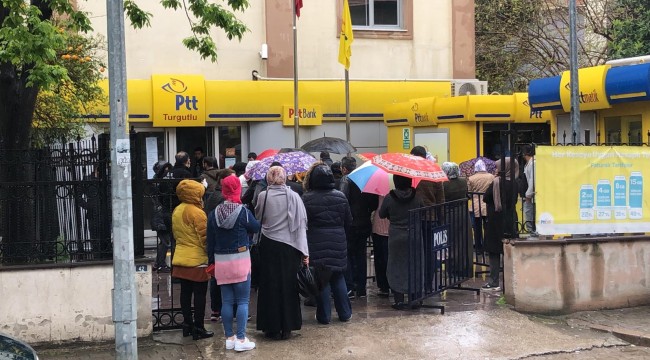 Bariyerler sosyal mesafeyi koruyamadı