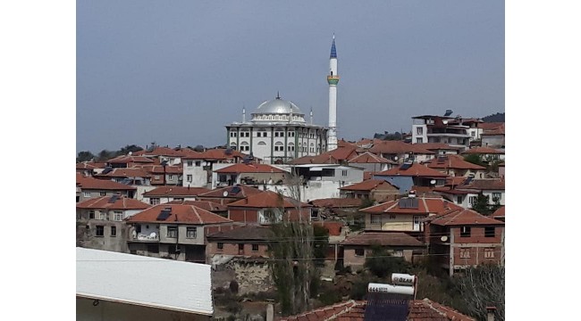 Depremde ağır hasar gördüğü için yıkılan minare yenilendi