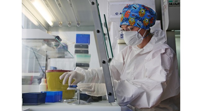 Kovid-19 test laboratuvarında kesintisiz mesai