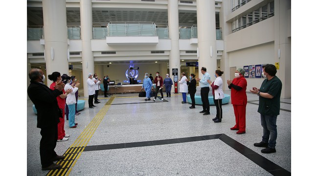 Trafik kazası sonrası Kovid-19 olduğunu öğrenen genç sağlığına kavuştu