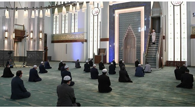 Cuma Namazı Kılınacak Yerler Belli Oldu