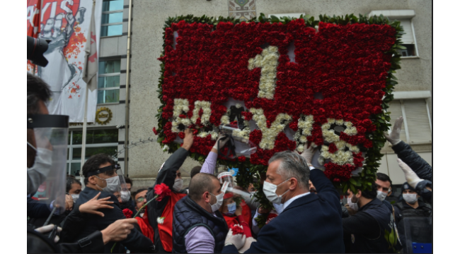 DİSK önünden Taksim'e yürümek isteyen gruba gözaltı